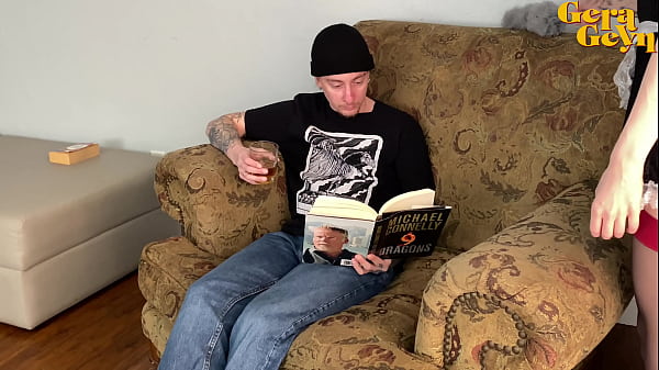 Nonton Sloppy Sexy Cleaning Girl Polishes Landlord's Big Dick thumbnail