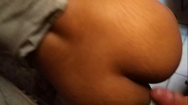 Play MP4 - Comendo a Priminha escondido