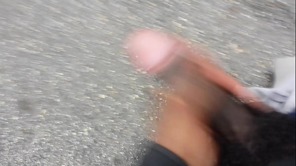 Play MP4 - peeing & nutting in public on the side of a store