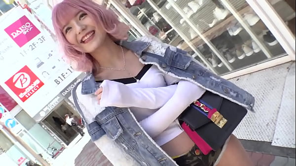 エッチな動画を投稿するエロ可愛い女にdm(ダイレクトメッセージ)で連絡を取り、その場のノリでしれ～っとsexまでしちゃおうという、次世代ナンパ企画！(1)新宿区神宮前で待ち合わせた今回のtkt●ker「るるちゃ」ちゃん　パート1 thumbnail