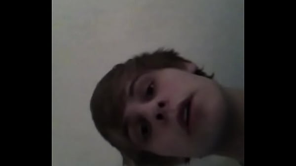 Sexy dude showshis bigdick