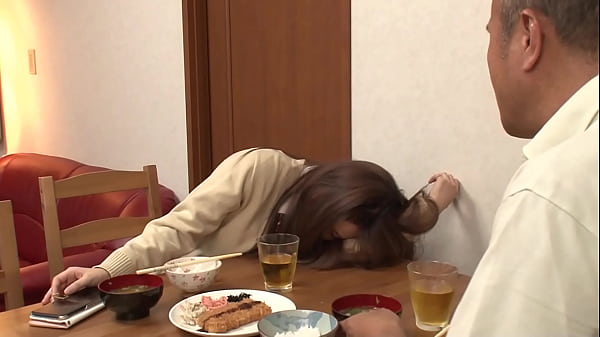 Play MP4 - 母がいない3日間、義父にいたずらされ続けた巨乳&cir;&cir; コ。妻の居ぬ間に可愛いコに種付しまくるキモ親父。【パート3】