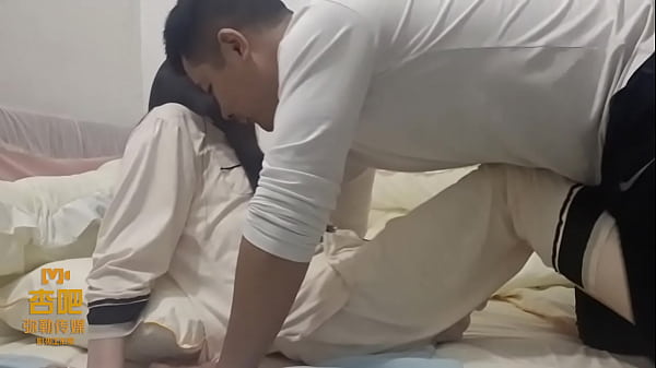 Play MP4 - 【弥勒传媒】MLCM-3310 包养的妹子问我要包养费，我用大鸟征服他