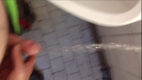 Play MP4 - Alle Jungs pinkeln doch gern daneben