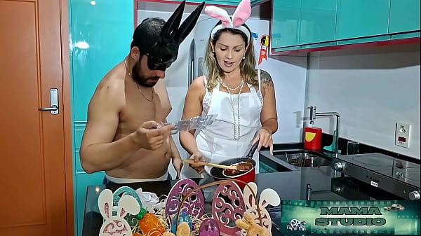 Mama studio p&aacute;scoa especial com a mama ganhei um ovo de p&aacute;scoa e ele uma chupada e buceta gr&aacute;tis 