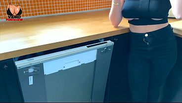 Le réparateur ne vient pas_que pourle lavevaisselle il vient aussi pour baiser mafemme