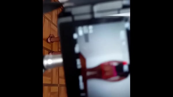 Play MP4 - n&atilde;o aguentou a pica do dotado e pediu pra parar chorando de dor mas bebeu todo da pica