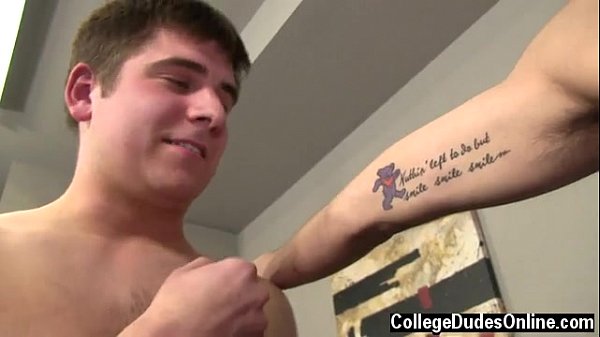 Sexy men He admires Zaden'_s huge manstick before getting a mouthful