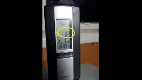 visite nu sur un parking d'autoroute en hiver 