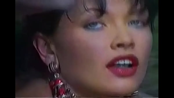 Play MP4 - Tanja Russof im Wald