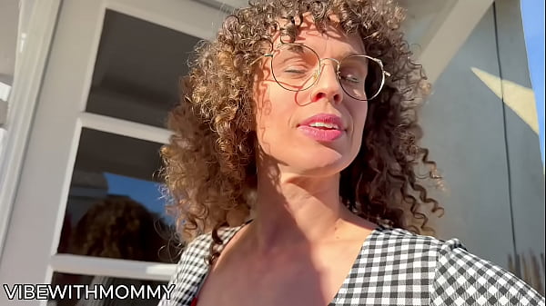 Play MP4 - Jewish MILF Picks Up Random Guy for Sex at The Beach and FUCKED by Stranger in Bikini