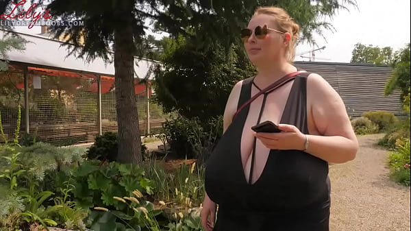 Play MP4 - Big tits public no bra