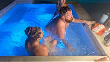 Hot Tub Threesome With Deliah Grace & Scarlett Gushes Wca Productions thumbnail