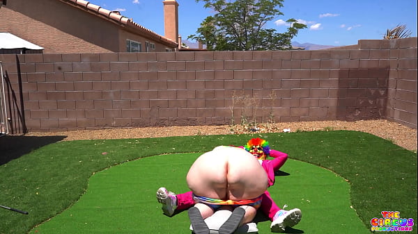 Bbw Gets Fucked After Losing A Game Of Golf To A Clown thumbnail