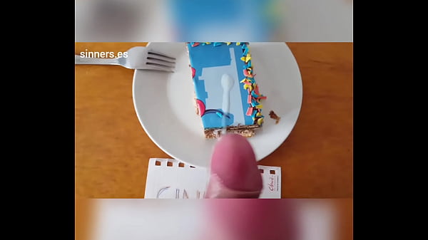 el sinner masturbandose sobre_una tarta mallorca