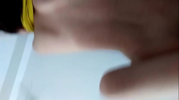 Bị anh hàng xómchơi