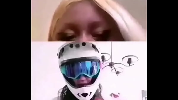 H&eacute_roe enmascarado le dice a rubia puta que lo chupe y esta queda sorprendida