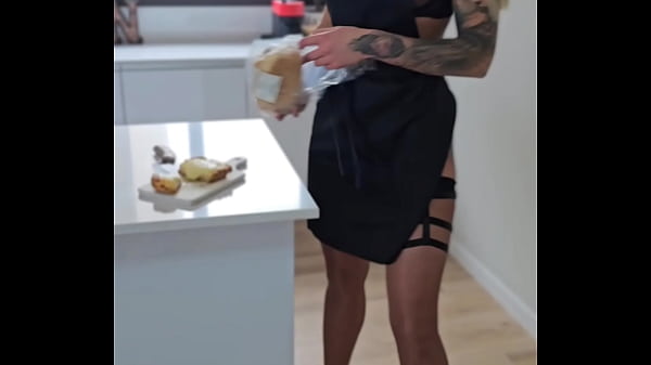 Tu va adorer me regarder cuisiner ta bite