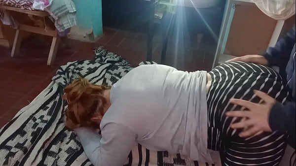 Play MP4 - Medi se pone en cuatro y terminamos con un creampie