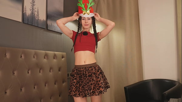 Nonton She Dances To The Last Christmas Song thumbnail