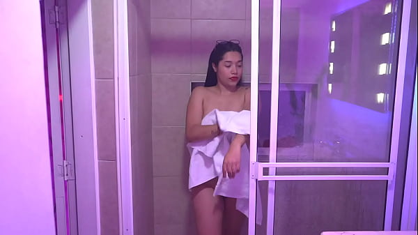 Come andsee Linda Houston taking a hot_shower cleaning_up herself