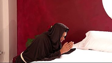 Nonton The Pastor Lj Gali Diva The Monja! thumbnail