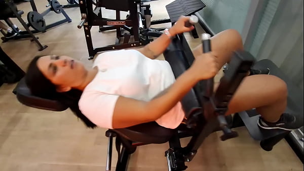 Suadinha e bem putinha na Academia 