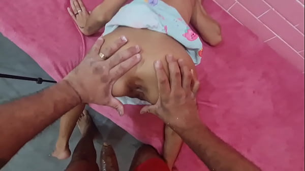 Comendo Cu Da Minha Enteada Novinha Enquanto A M&atilde;e Trabalha thumbnail