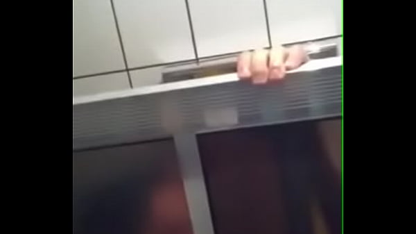 Flagra H&eacute_tero fodendo brasileiro no banheiro Copa 2014