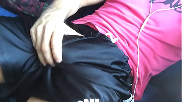 Play MP4 - En el Bondi en cortos&comma; poniendome duro&period;