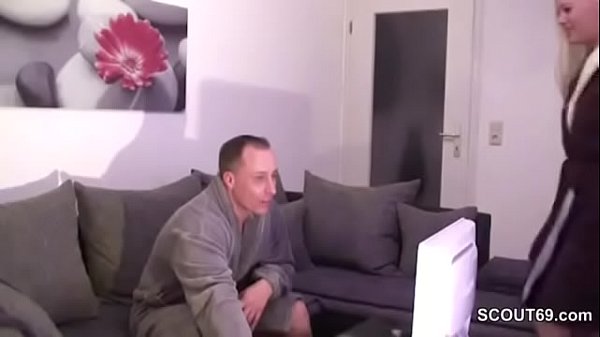 Play MP4 - Schwester erwischt ihren Stief Bruder beim wichsen und laesst sich von ihm Ficken