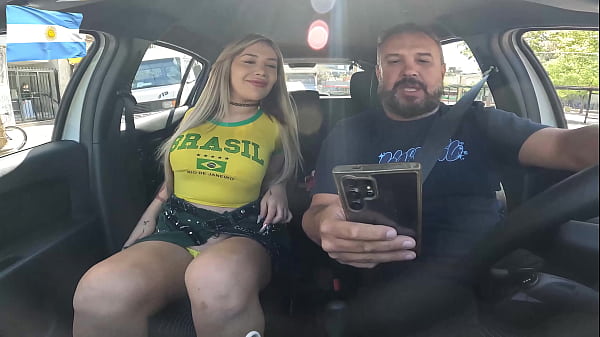 Play MP4 - A transexual mais bela da Argentina entra na carona e apronta pelas ruas de Buenos Aires - Argentina - Babyjazmin