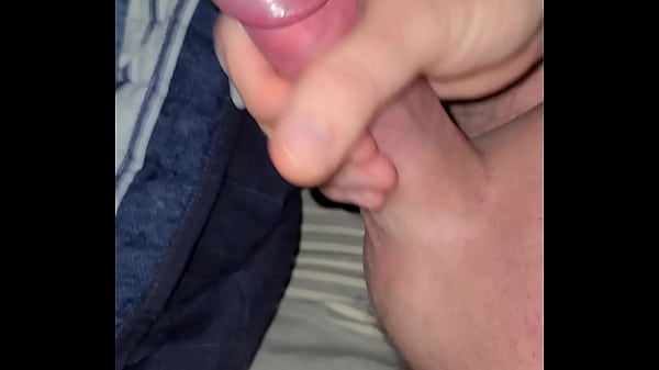 Play MP4 - Squeezing until I cum