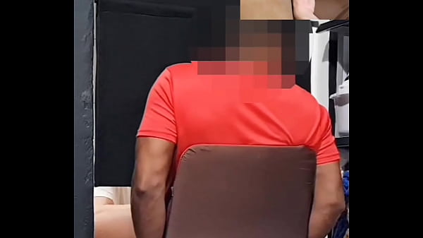 Olha Que Del&iacute;cia Esse H&eacute;tero Casado Negro Me Dando Muita Porra Na Cabine Caseira! thumbnail