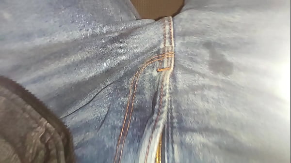 Play MP4 - Peeing in pants