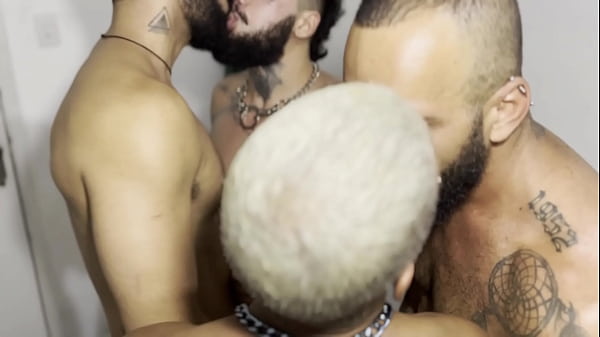 Surub&atilde;o: 3 ativos pra um passivinho guloso - Assista completo (RED) 