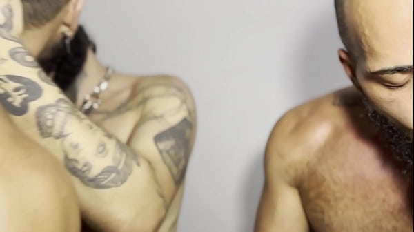 Play MP4 - Surub&atilde;o&colon; 3 ativos pra um passivinho guloso - Assista completo &lpar;RED&rpar;