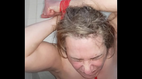 Play MP4 - 2023 03 31 Esclave F exhib et pipe