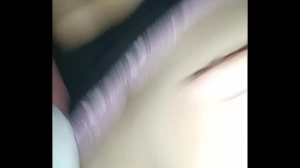 Cadela leite no cuzinho guloso 