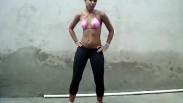 Gostosinha dan&ccedil;ando (duvido n&atilde;o gozar) 