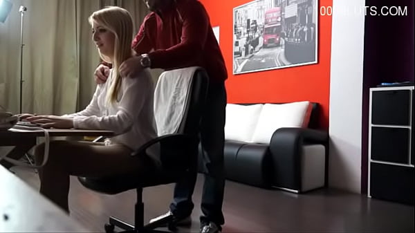 Nonton Busty Gf Homemade Swallow thumbnail