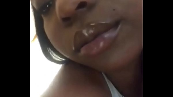 Play MP4 - Negona dan&ccedil;ando no periscope