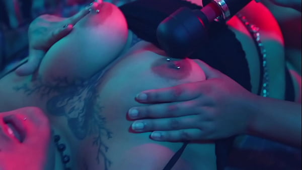 Play MP4 - Two Hotties Who Appreciate My Feet