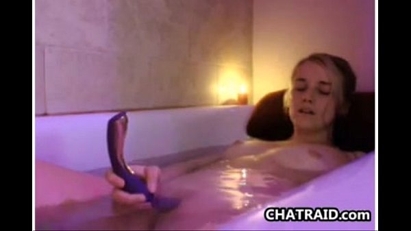 Play MP4 - Teen Masturbates In The Bath Tub