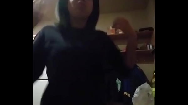 Single mom nice tits bounce