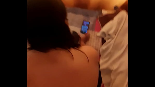 Play MP4 - Cojo a vecina mientras su esposo la espera afuera