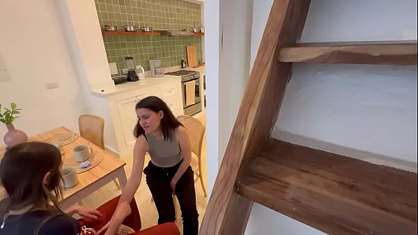 Play MP4 - C&aacute;mara graba a mi esposa siendom&eacute; infiel con la perra de su mejor amiga&excl;&excl;