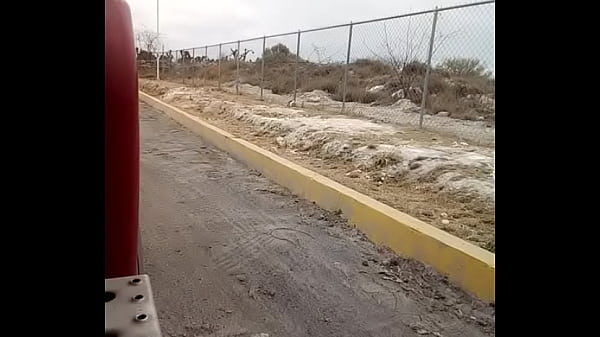 Play MP4 - Exhibiendose en un paradero