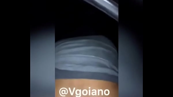 Mineiro fora do  carro gemendo demais 