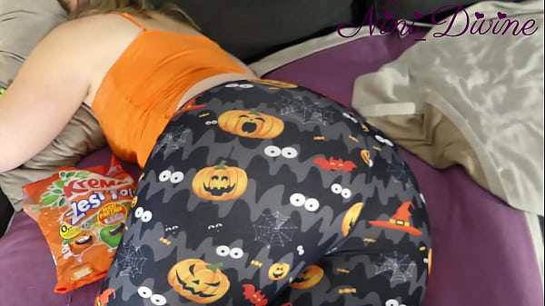 Play MP4 - My Stepsister wants more candy and a Big Cock for Halloween&excl;